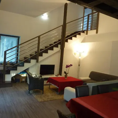 Velky V Rodinnom Dvojdome, Free Parking Apartman Kassa